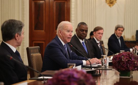 21일 오후(현지시간) 백악관 국빈만찬장에서 열린 확대회담에서 조 바이든 미국 대통령이 발언하고 있다.  연합뉴스